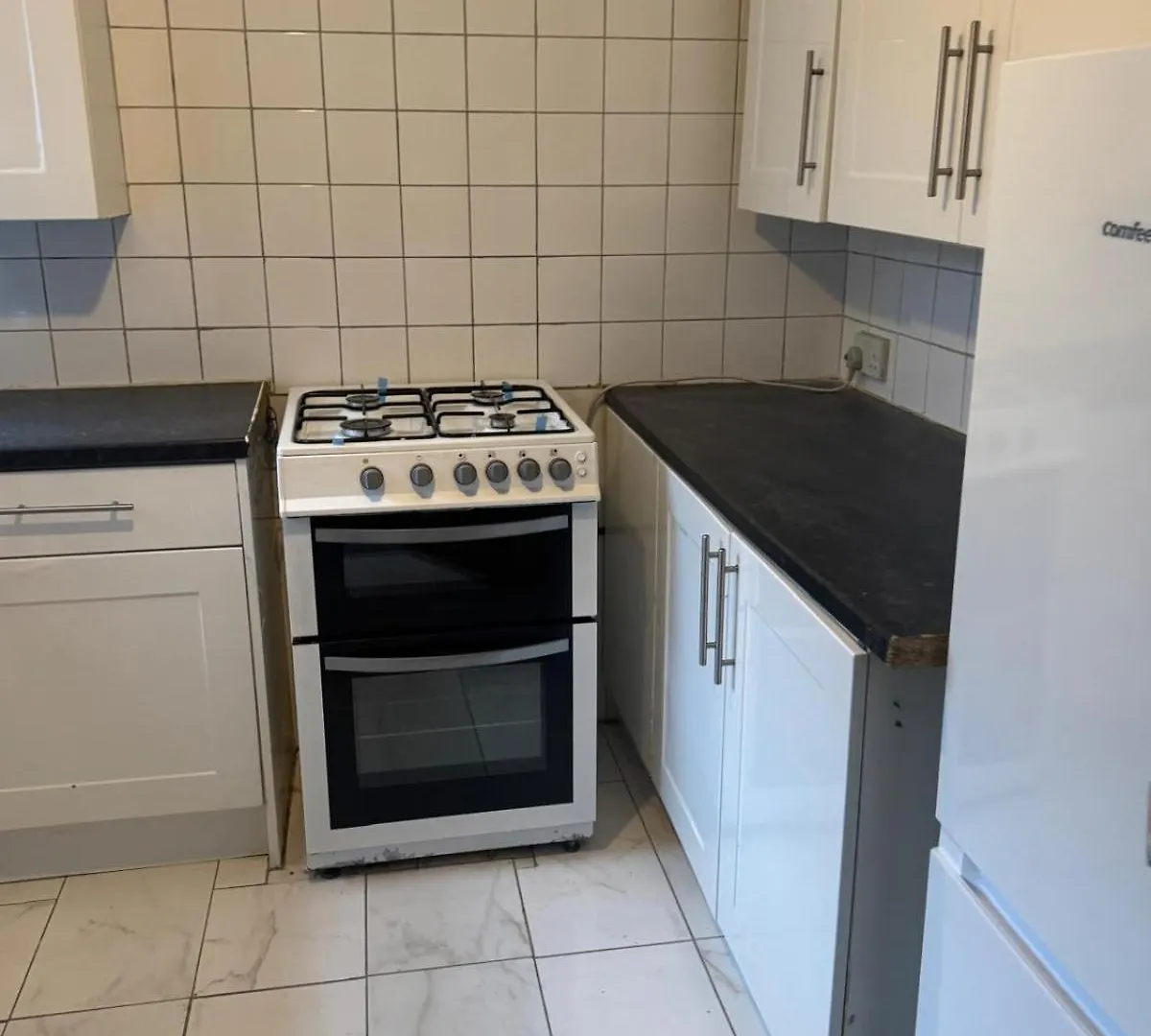 Natural Full Flat Near Station With Private Toilet Shower Kitchen In Central London Apartment