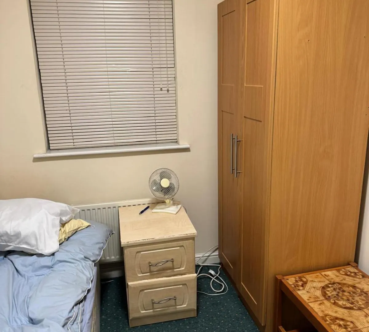 Natural Full Flat Near Station With Private Toilet Shower Kitchen In Central London location