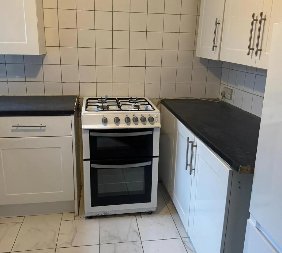 Natural Full Flat Near Station With Private Toilet Shower Kitchen In Central London Apartment